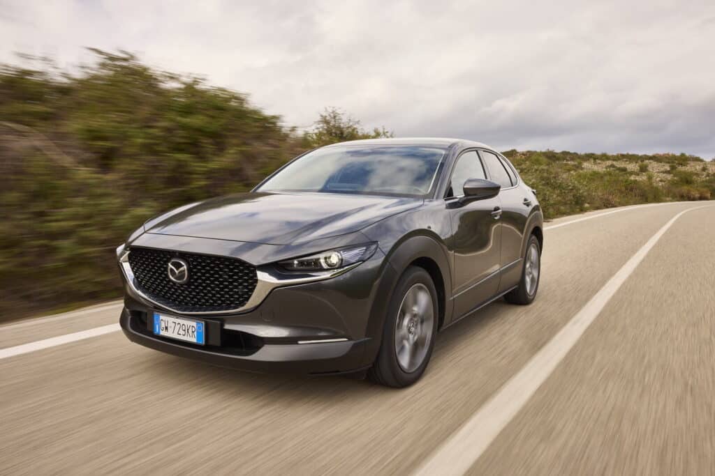 Mazda CX-30 2025: prezzo, foto, dimensioni e allestimenti