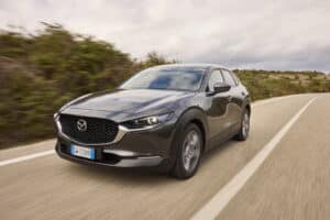 Mazda CX-30 2025: prezzo, foto, dimensioni e allestimenti