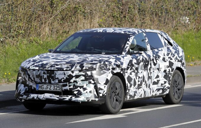 Mazda CX-6e - Foto spia 04-04-2025