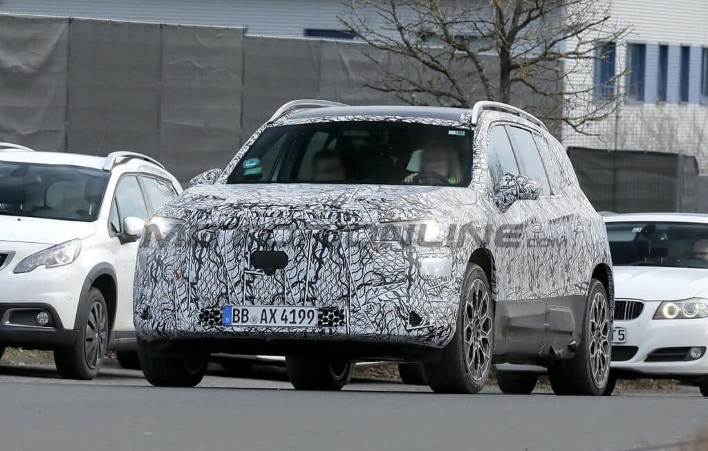 Nuova Mercedes GLB: proseguono i collaudi del SUV della Stella [FOTO SPIA]