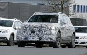 Nuova Mercedes GLB: proseguono i collaudi del SUV della Stella [FOTO SPIA]
