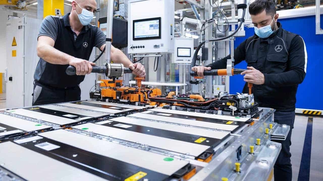 Auto elettriche: l'Europa è in forte ritardo nella produzione di batterie