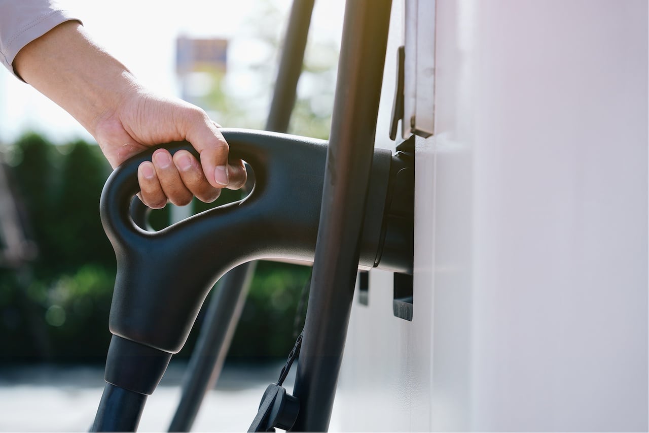 Auto elettriche: il costo è il freno principale per la diffusione in Italia
