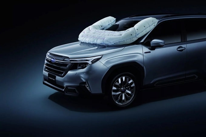 Subaru Forester monta il nuovo airbag esterno per la protezione dei ciclisti [VIDEO]