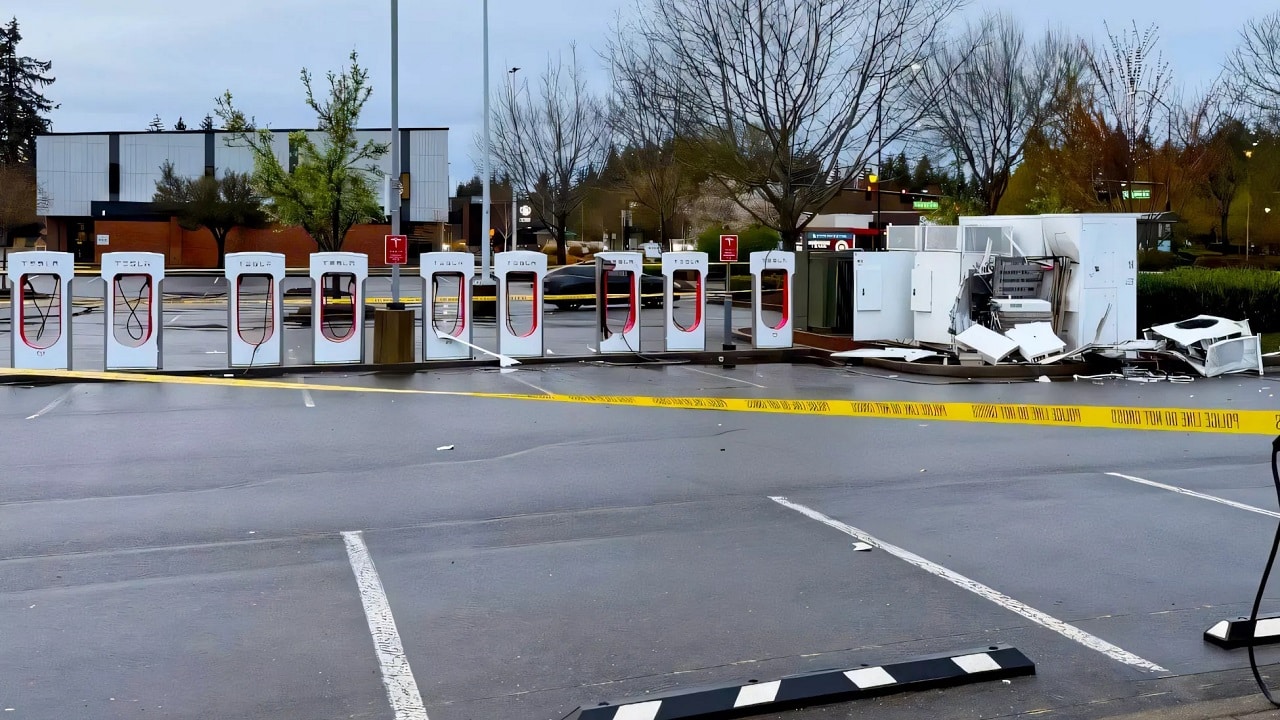 Tesla Supercharger esplode a Washington: si sospetta una bomba