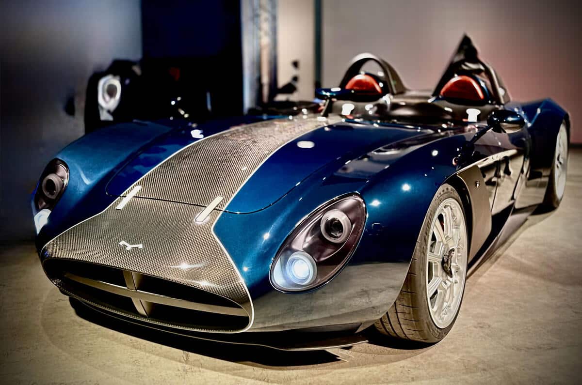 AM Rina: la nuova supercar italiana che omaggia gli anni ’60…con un bel V8