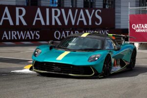 Aston Martin Valhalla: debutto dinamico con Alonso sulla pista del GP di Monaco [FOTO e VIDEO]