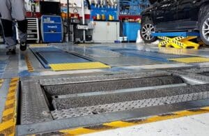 Minicar modificate e revisioni “facili” nei centri autorizzati: il servizio di Striscia la Notizia