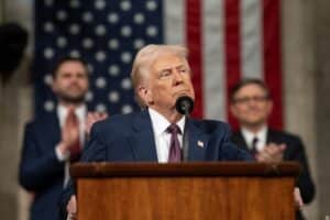 Trump torna a minacciare l’Europa: “Dal 1° giugno dazi al 50% all’Ue”