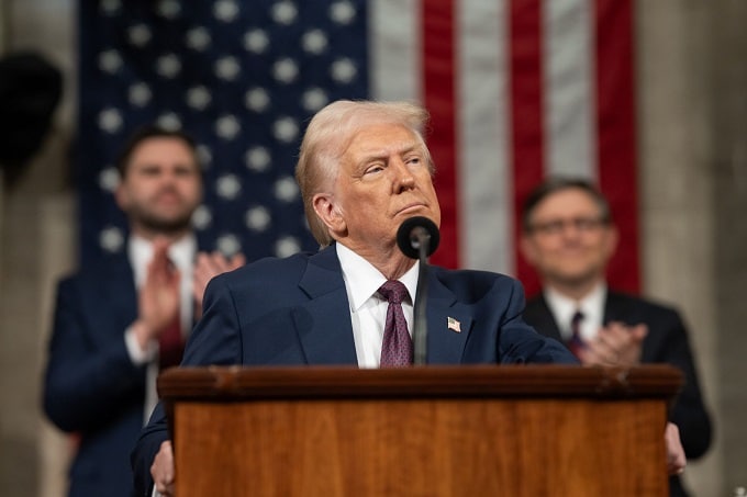 Trump torna a minacciare l’Europa: “Dal 1° giugno dazi al 50% all’Ue”