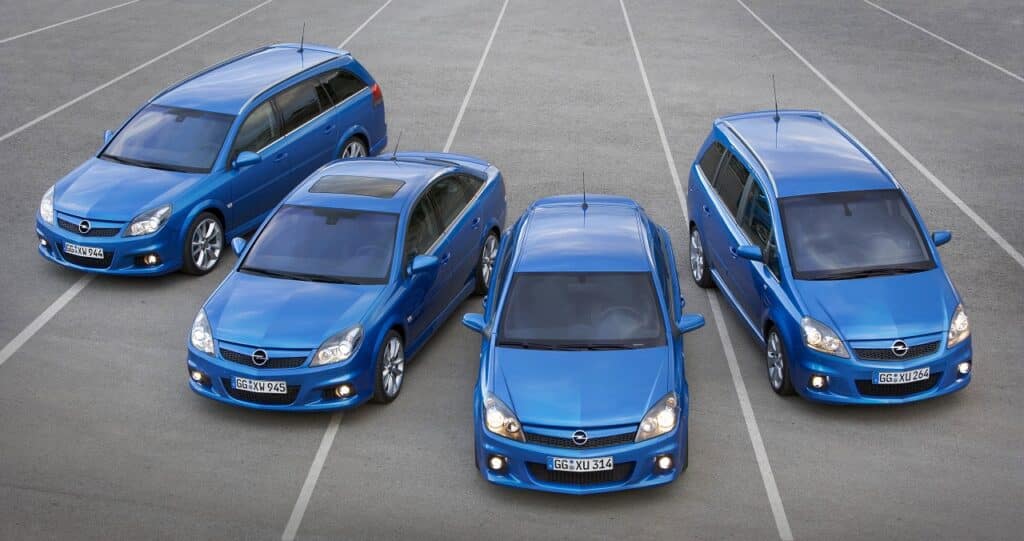 Opel OPC: nel 1999 il debutto della prima auto della gamma di vetture speciali
