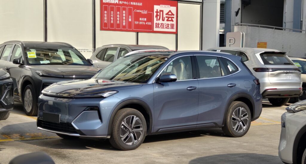 Geely non abbandona il motore a scoppio: una strategia a "due gambe" nel futuro dell'auto
