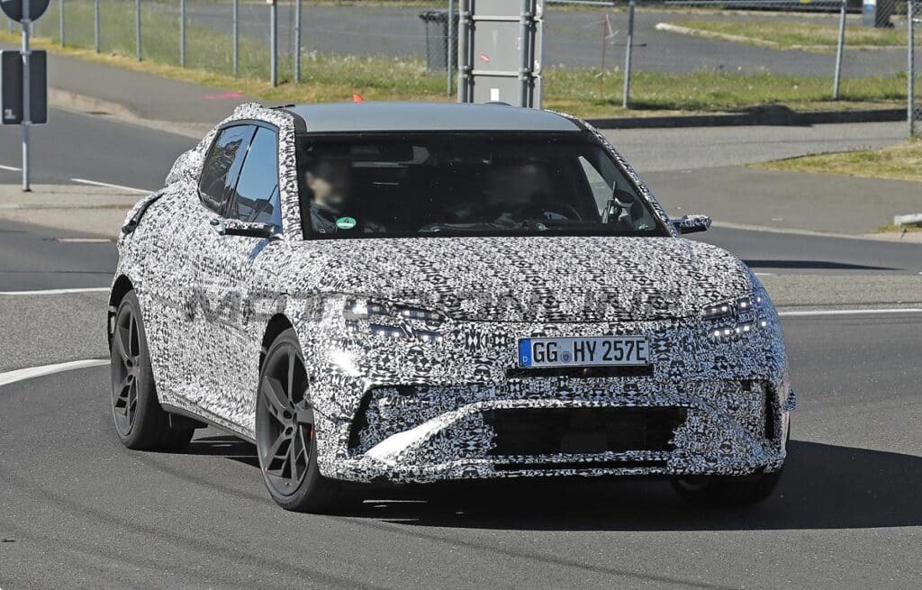 Genesis GV60 Magma: la sportiva elettrica si scopre un po’ di più [FOTO SPIA]
