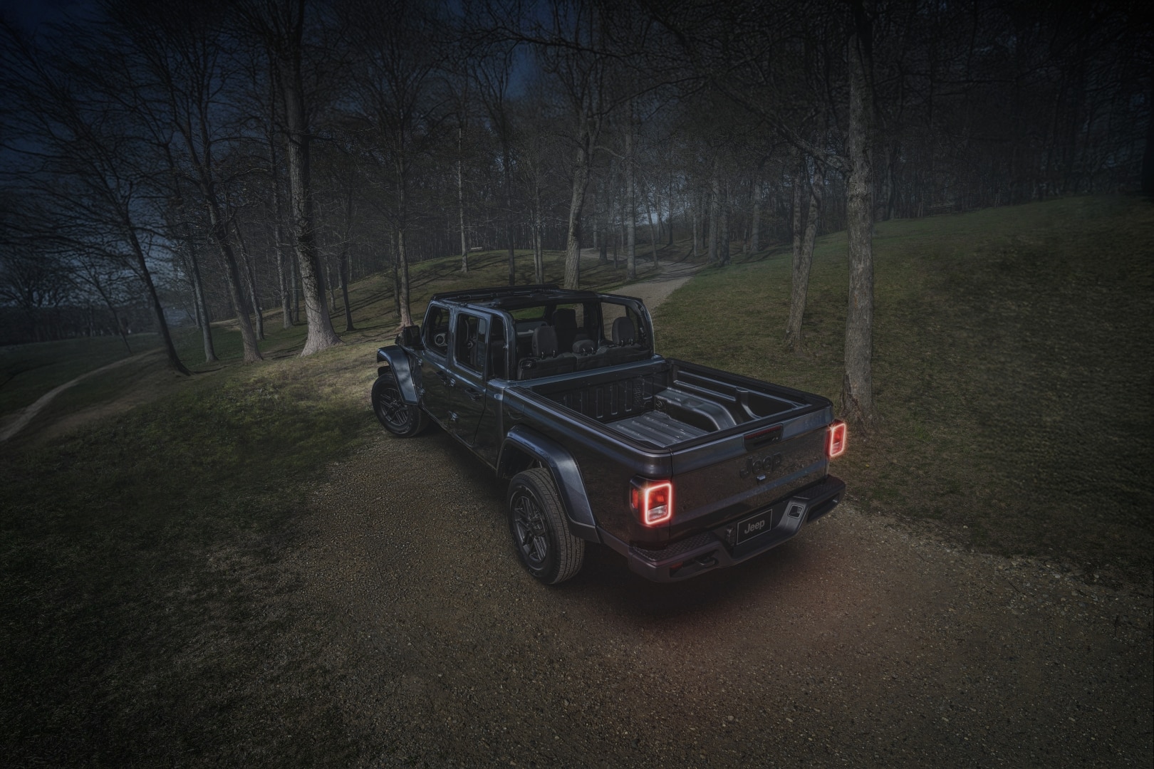 Jeep Gladiator Dark Sky: il pick-up che unisce stile cittadino e anima selvaggia