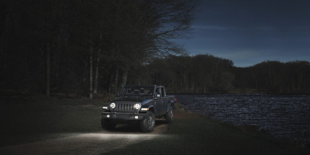 Jeep Gladiator Dark Sky: il pick-up che unisce stile cittadino e anima selvaggia