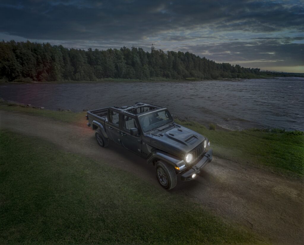 Jeep Gladiator Dark Sky: il pick-up che unisce stile cittadino e anima selvaggia