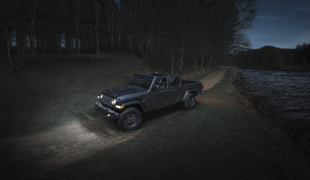Jeep Gladiator Dark Sky: il pick-up che unisce stile cittadino e anima selvaggia