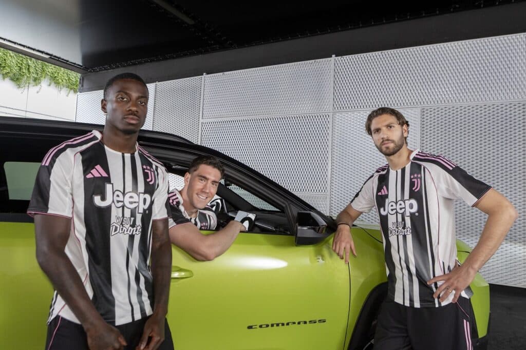 Jeep e Juventus: le prime immagini dei bianconeri con la nuova divisa [FOTO]