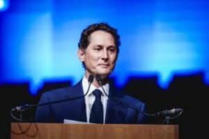 John Elkann: “Nessun progetto di fusione tra Stellantis e Renault”