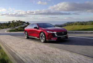 Mazda6e 2025: due motori, due batterie e tre modalità di guida