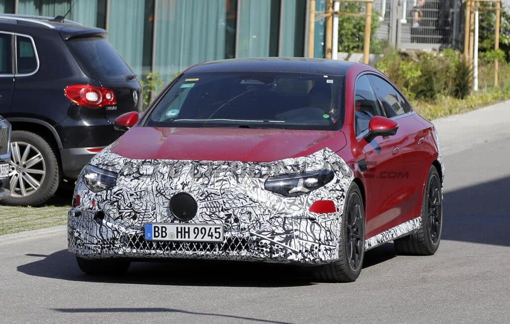 Nuova Mercedes-AMG CLA elettrica avvistata in strada [FOTO SPIA]