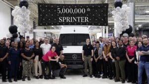 Mercedes Sprinter: 30 anni di storia e 5 milioni di unità celebrati con un eSprinter per FedEx