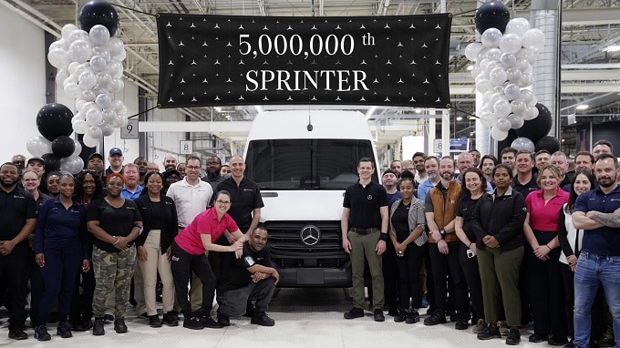 Mercedes Sprinter: 30 anni di storia e 5 milioni di unità celebrati con un eSprinter per FedEx