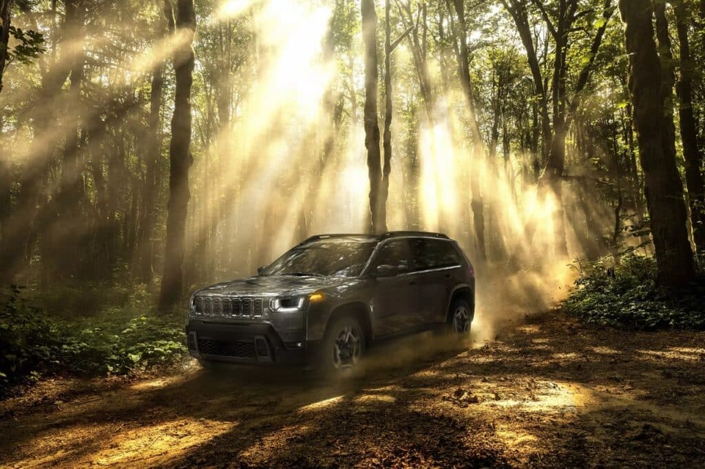 Nuova Jeep Cherokee: le prime immagini ufficiali