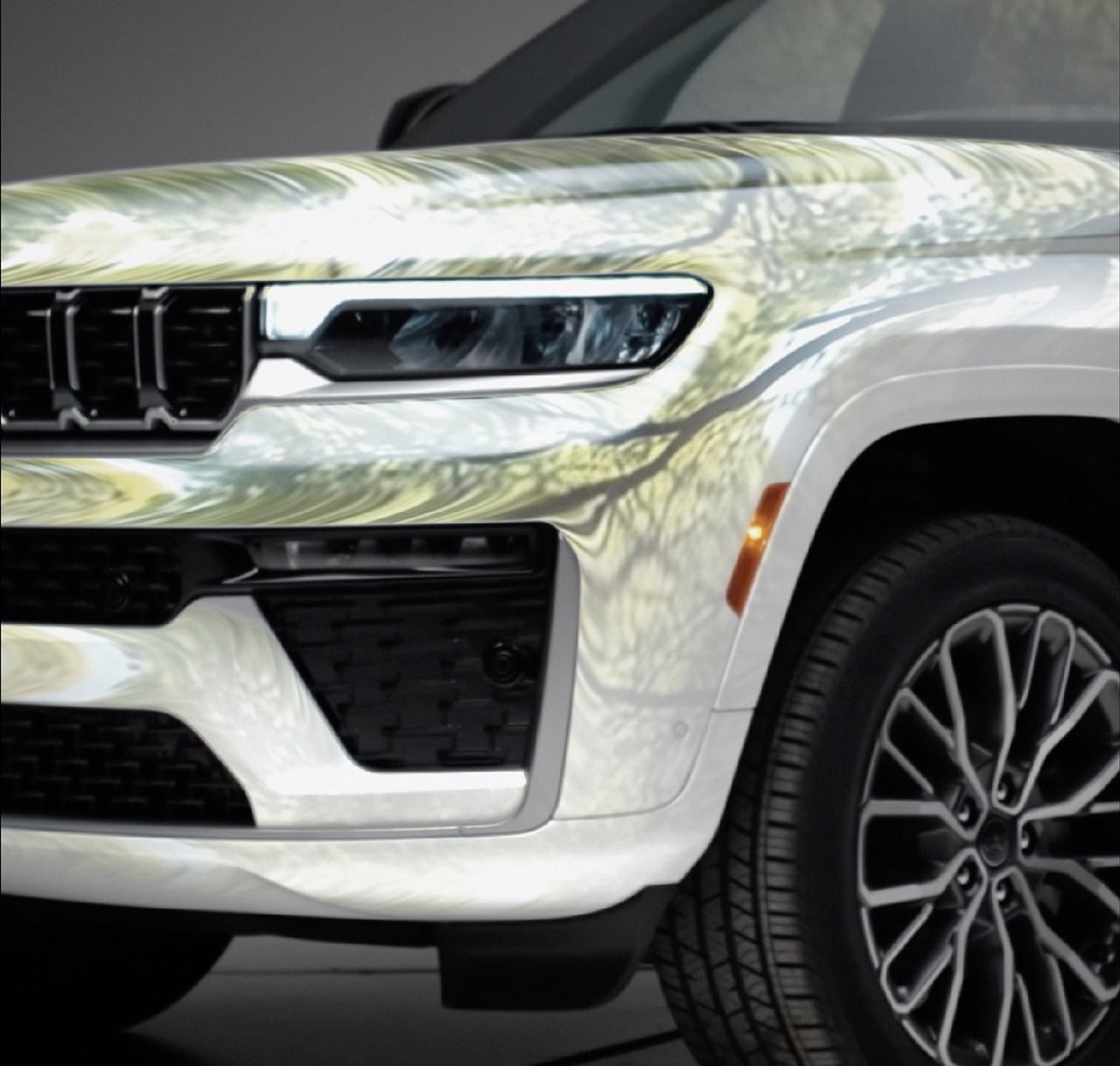 Jeep ha pubblicato le prime due immagini della nuova Grand Cherokee