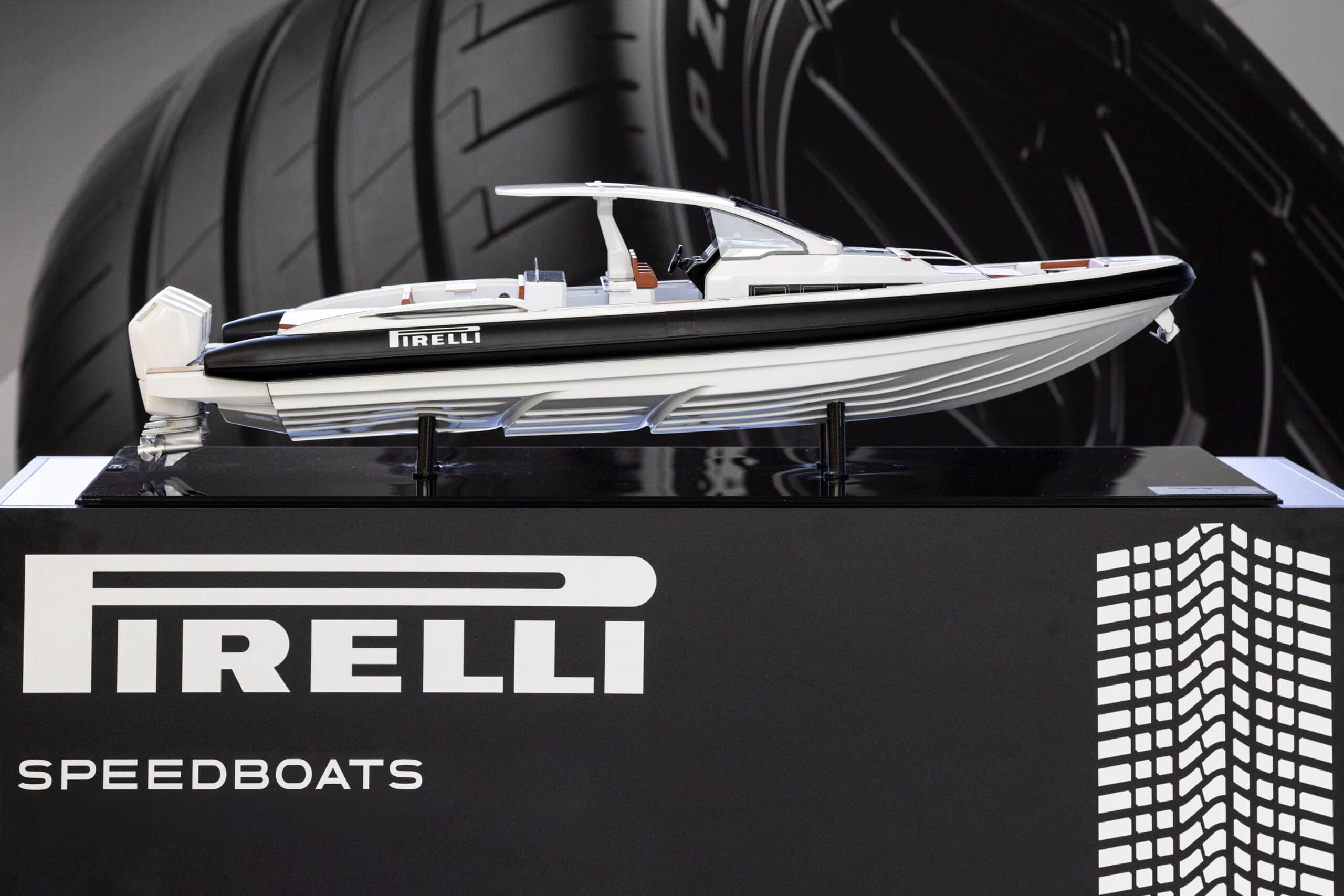 Pirelli e Sacs Tecnorib: 20 anni di velocità, cavalli e battistrada… anche in mare