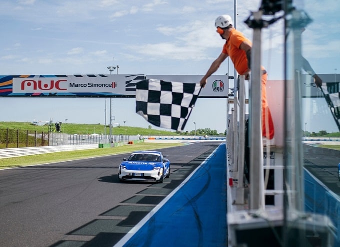 Porsche Taycan Rush 2025: a Misano è andato in scena il primo round del nuovo monomarca elettrico [FOTO]