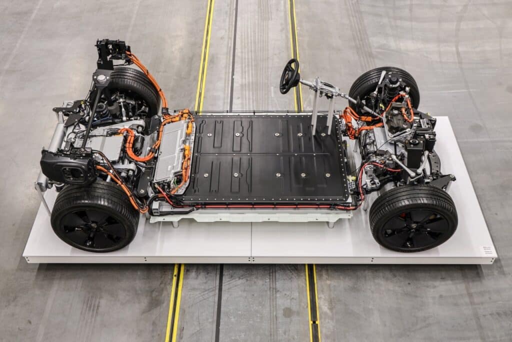 Porsche: come nascono le batterie, anche con l’utilizzo dell’IA [FOTO]