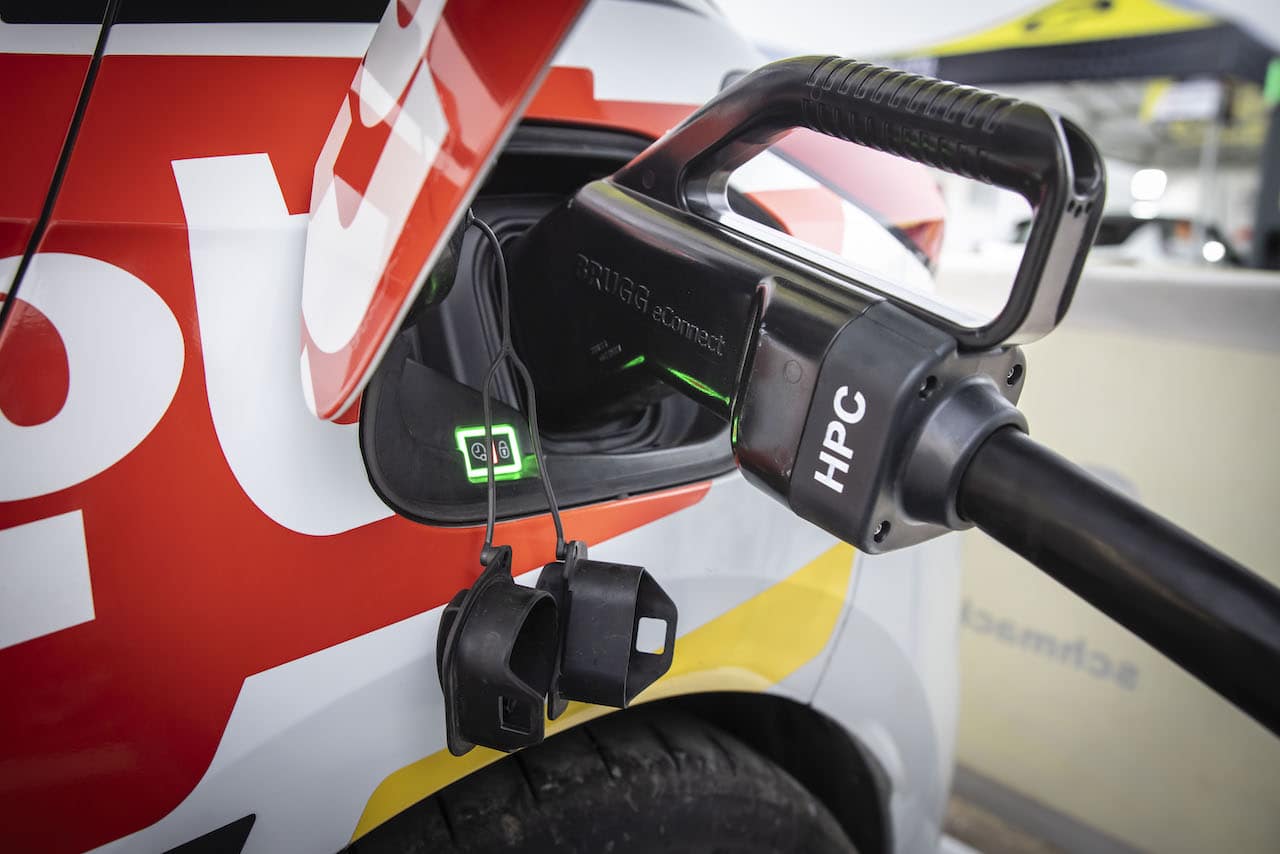 Opel: Schall-E, la nuova soluzione di ricarica mobile per la Rally Cup