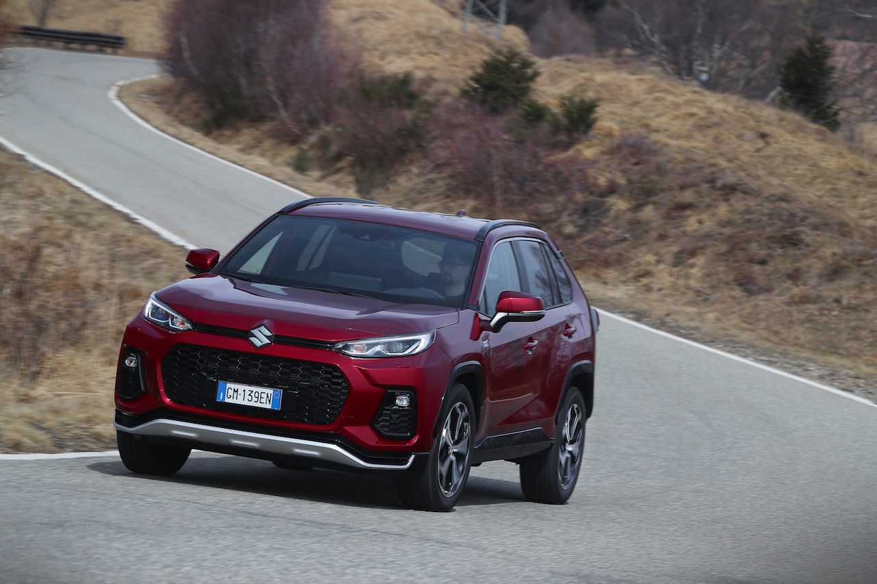 Suzuki Across: aumentano i vantaggi fiscali per aziende e professionisti