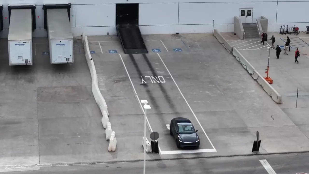 Tesla: avvistati nuovi modelli misteriosi in Texas [VIDEO SPIA]