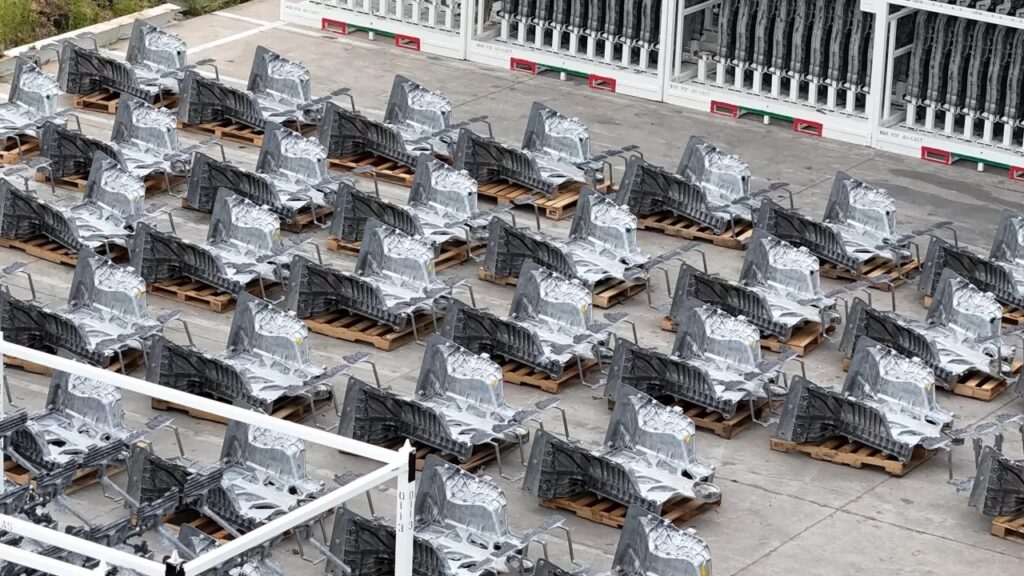 Cosa sta accadendo nella Tesla Giga Texas? Le foto dei droni lasciano perplessi