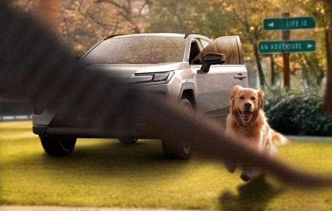 Toyota RAV4 2026: primi dettagli della nuova generazione che sarà svelata il 21 maggio [TEASER]