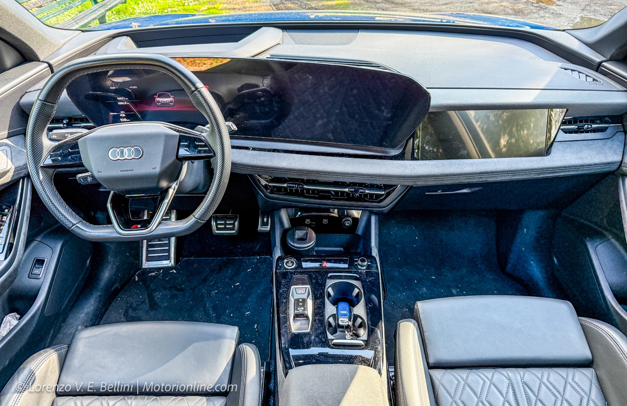 Audi Q6 e-tron 2025 - Abitacolo