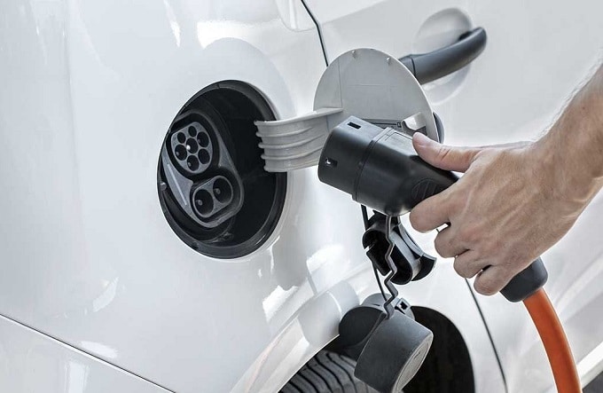 Bonus auto, dal Pnrr in arrivo 597 milioni di incentivi alle elettriche per rottamare la vecchia auto