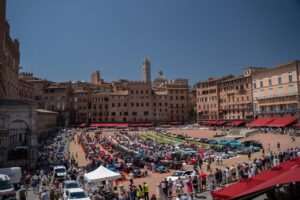 1000 Miglia 2025: 430 auto, 1.900 km e tanti paesaggi iconici