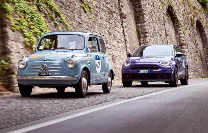 Abarth 600e a supporto della FIAT 600 del 1955 alla 1000 Miglia 2025 [FOTO]