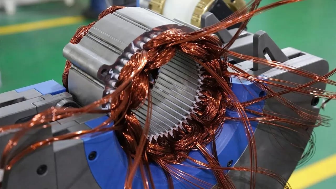 Auto elettriche: scoperto il materiale che rivoluzionerà i motori