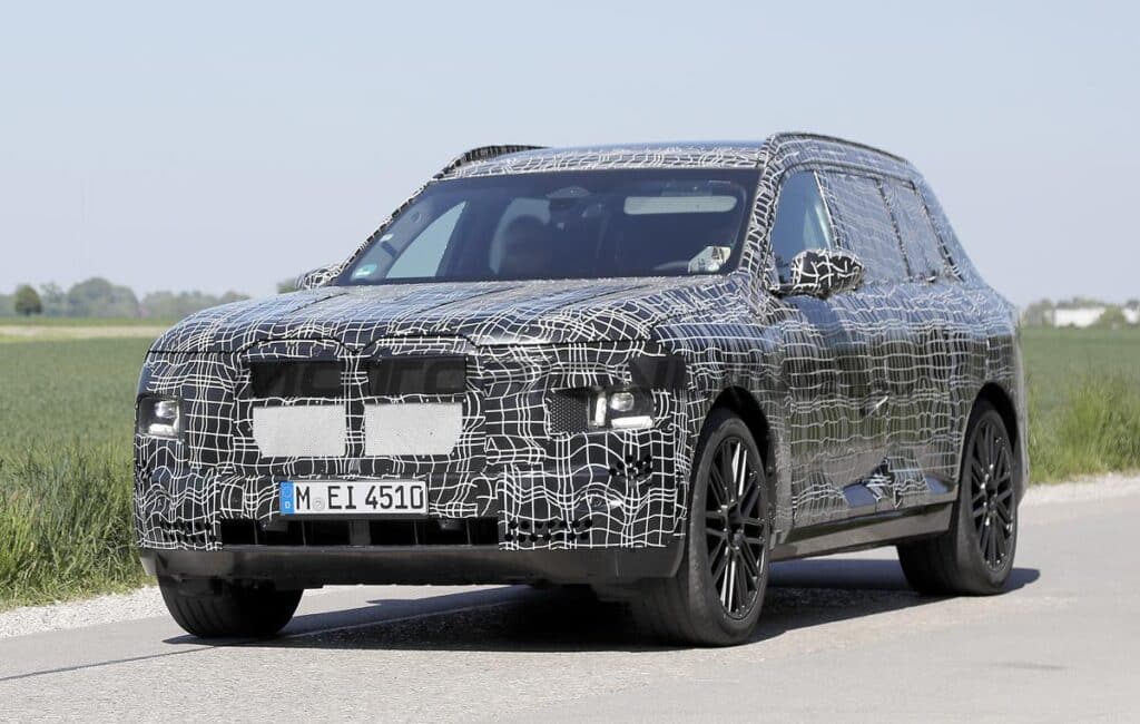 BMW X7 2028: si lavora allo sviluppo della nuova generazione del SUV [FOTO SPIA]