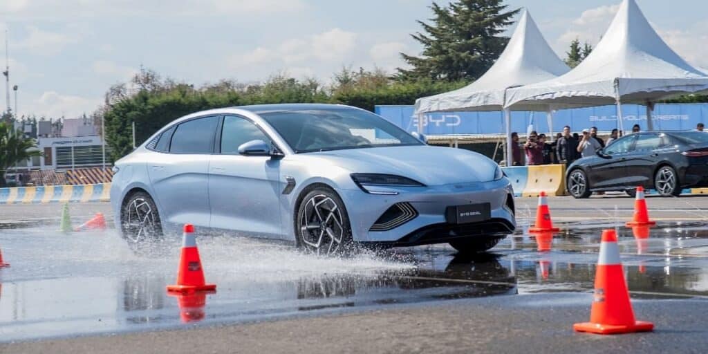BYD testa una batteria allo stato solido con 1.875 km di autonomia