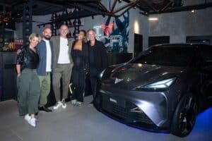 Cupra inaugura a Manchester il suo primo City Garage nel Regno Unito [FOTO]
