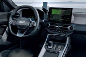 Dacia: le soluzioni intelligenti YouClip facilitano la vita a bordo [FOTO]