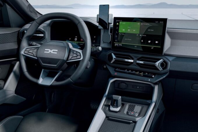 Dacia: le soluzioni intelligenti YouClip facilitano la vita a bordo [FOTO]