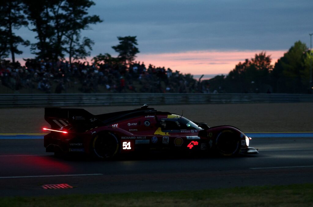 Ferrari fa la storia a Le Mans: tripletta 499P, Kubica guida la vittoria nell’edizione 2025