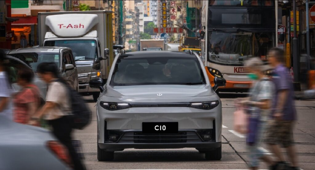Leapmotor: ad Hong Kong inaugura il punto vendita numero 1.500 nel mondo