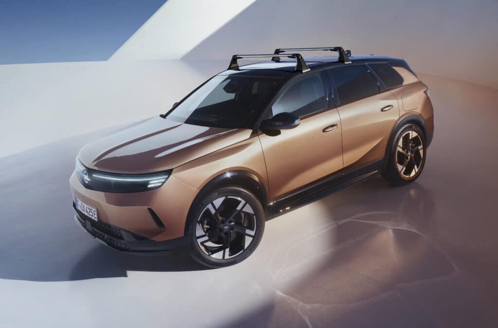 Opel Grandland: il SUV versatile si arricchisce con accessori pratici e intelligenti [VIDEO]